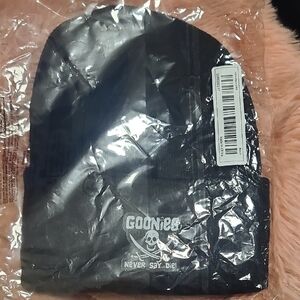 Goonies Wibter Hat NWT black
